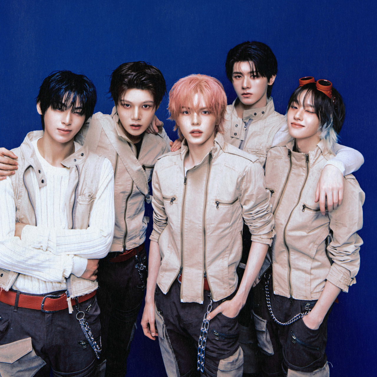 AM8IC 1st Single RASCALS (Find The Pearl) — Preorder Photocard Event